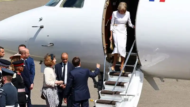 Macron çiftinde krizin büyüklüğü: Eşi görmezden geldi!