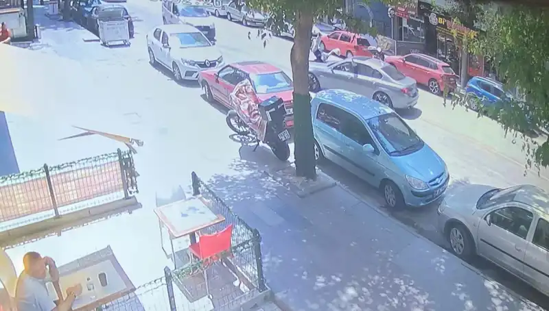 Karşıdan Karşıya Geçerken Dehşet Anları: Araba Çarpma Olayı