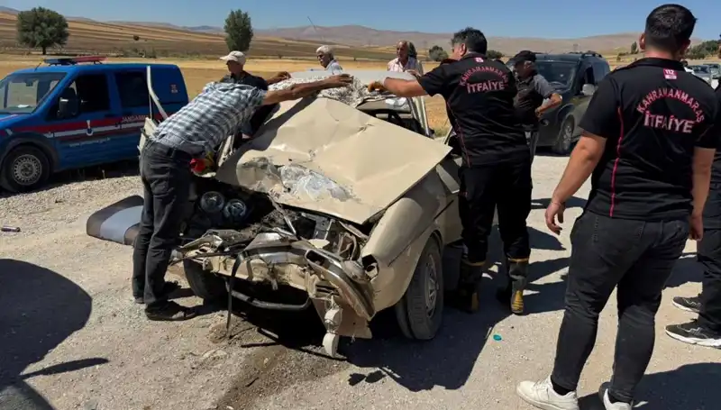 Kahramanmaraş’ta Kamyonet ve Otomobil Çarpıştı: Faciadan Dönüldü