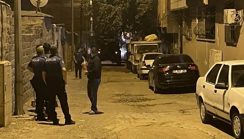 Polise Ateş Açan Saldırgan Bacaklarından Vurularak Ele Geçirildi