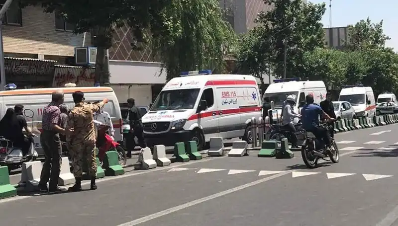 İran'ın Güneydoğusunda Saldırı: Beş Polis Şehit Oldu, Ülke Alarmda!