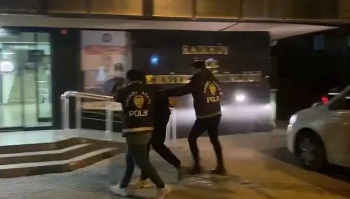 Galatasaray Taraftarını Yaralayan Kişi Tekne Dolu Savaş Gemisiyle Yakalandı