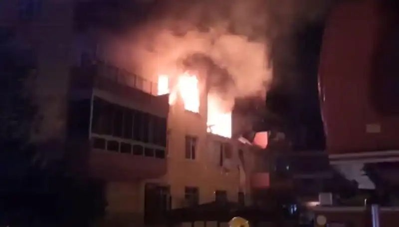 Konya'da Doğalgaz Patlaması: Dört Katlı Binada 12 Kişi Yaralandı