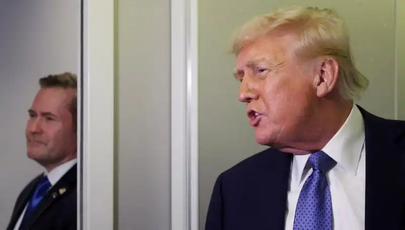 Donald Trump, Yanlışlıkla Planları Sızdırdığı İçin Mike Waltz'u Görevden Aldı!