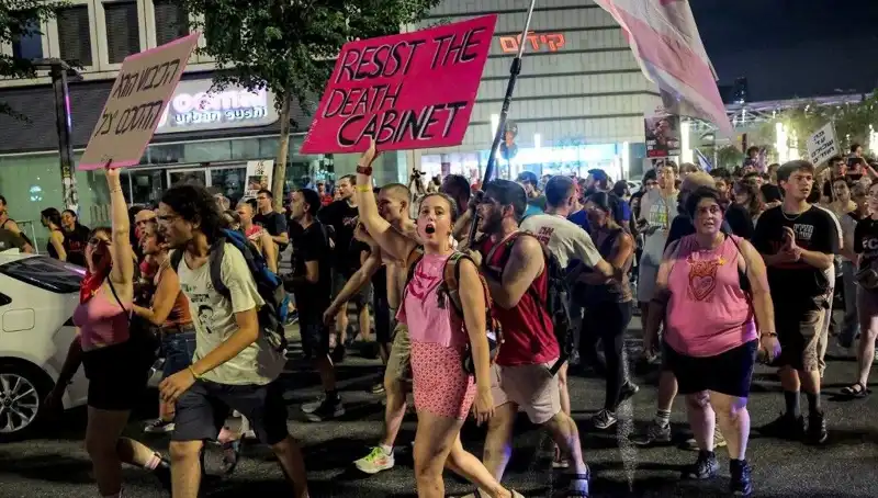Tel Aviv’de On Binler Netanyahu'ya Karşı Sokaklarda: Protestoların Ardındaki Sebepler Neler?