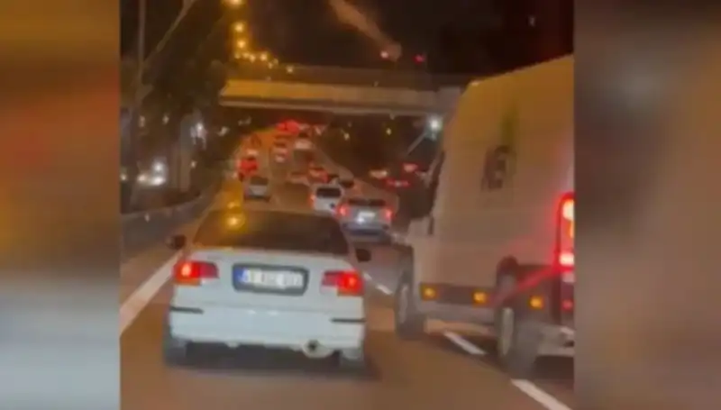 Tuzla'da Makas Terörü: Sürücü Çarpıp Kaçtı, Yakalandı!