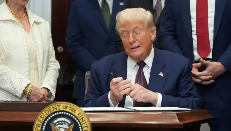 Trump, Beyaz Saray’ı Yenilemek İçin 200 Milyon Dolar Harcayacak