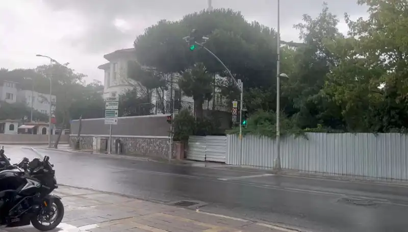 İstanbul'u Vuran Sağanak: Hayat Durdurdu, Sokaklar Suyla Doldurdu