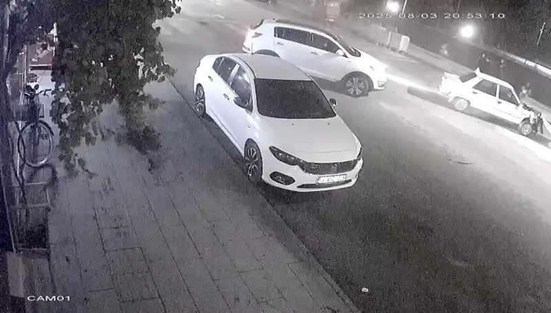 Yaya Geçidinde Yol Veren Adamı Şoke Eden Kaza: Arkadan Çarpan Araçlar