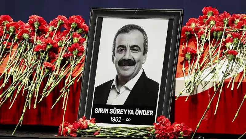 Meclis'te Sırrı Süreyya Önder Anması: Siyasetin İkonik İsimlerine Veda