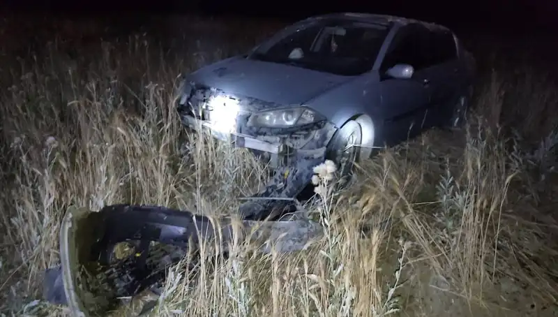 Burdur’da Otomobil Tarla Kazası: İki Kişi Yaralandı, Araçta Neler Oldu?