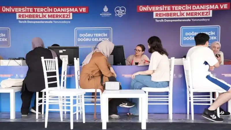 İstanbul'da Öğrencilere Destek: 24 Noktada İBB Tercih Danışma Merkezleri Açıldı
