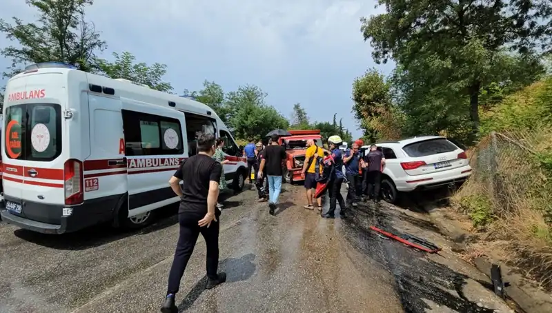Sakarya'da Kamyonet ve Cip Çarpıştı: 4 Çocuk Yaralı!