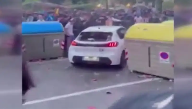 Taraftarların Arasına Dalıp Kaza Yapan Araçta 13 Yaralı: Olayın Detayları!