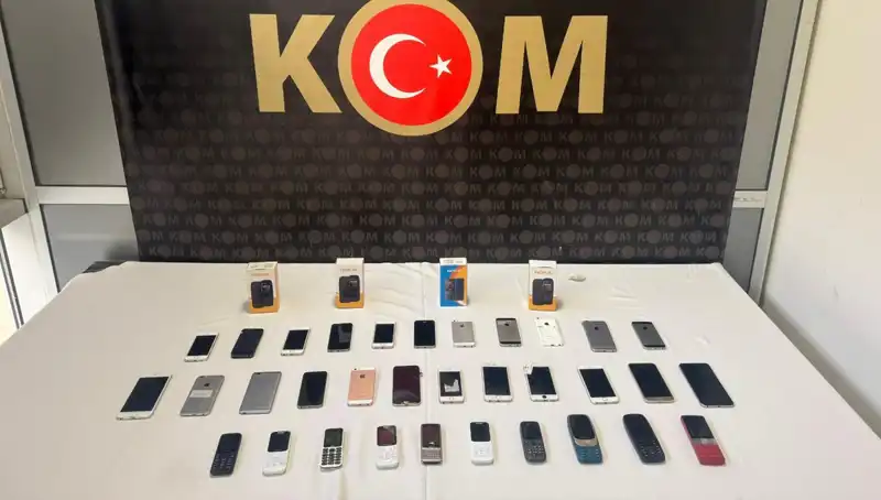 Kaçak Cep Telefonu Operasyonunda 37 Cihaz Ele Geçirildi!