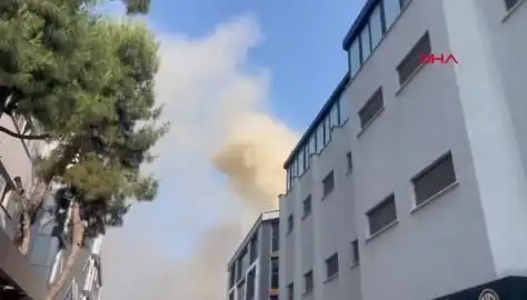 İstanbul’daki 4 Katlı İş Merkezinde Korkutan Yangın: Yangın Söndürme Çalışmaları Devam Ediyor