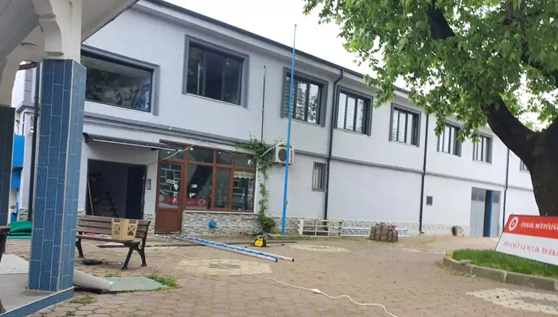 Tabela Takarken Üç Metre Yükseklikten Düşen Çalışanın Sağlık Durumu Merak Ediliyor