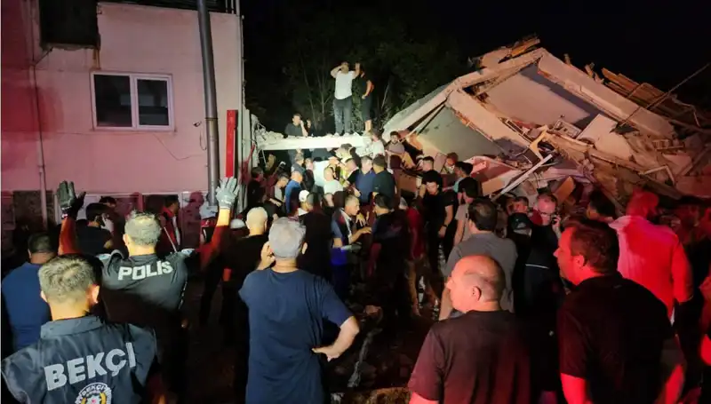 Balıkesir Sındırgı’da Sarsıcı 6,1 Büyüklüğünde Deprem: Hayatını Kaybeden ve Yaralananlar Var