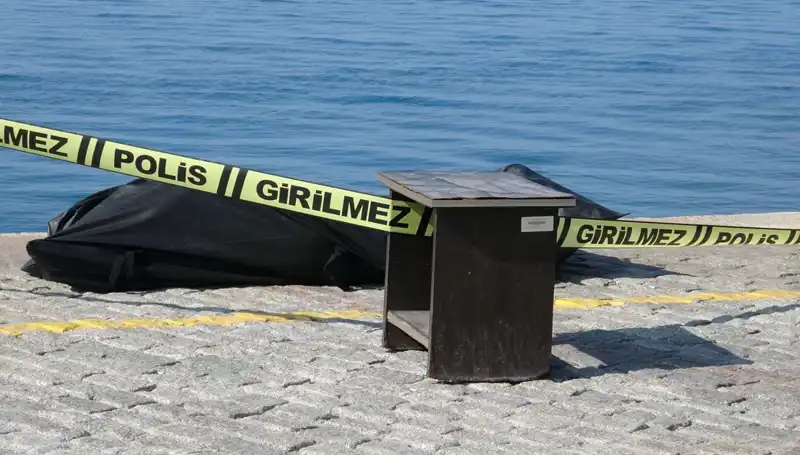 Falezlerin Arasında Gizemli Bir Ceset: Sırların Peşinde