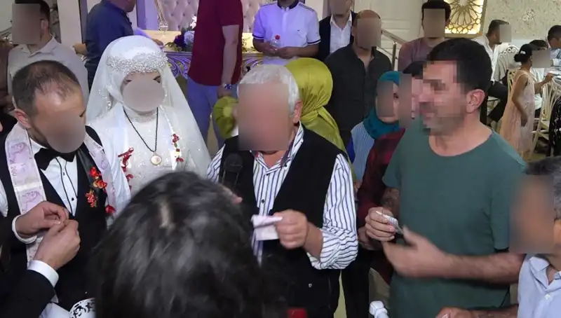 Davetsiz Damat: Düğünde Pasta Yedikten Sonra Takıları Çaldı!