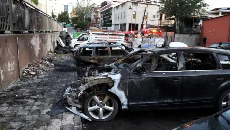 Sanayide Tamir Bekleyen Araçlar Alev Alev: Yangının Nedeni Ne Olabilir?