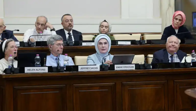 Emine Erdoğan, Vatikan'da "Dünya 5'ten Büyüktür" Mesajını Dünyaya Duyurdu