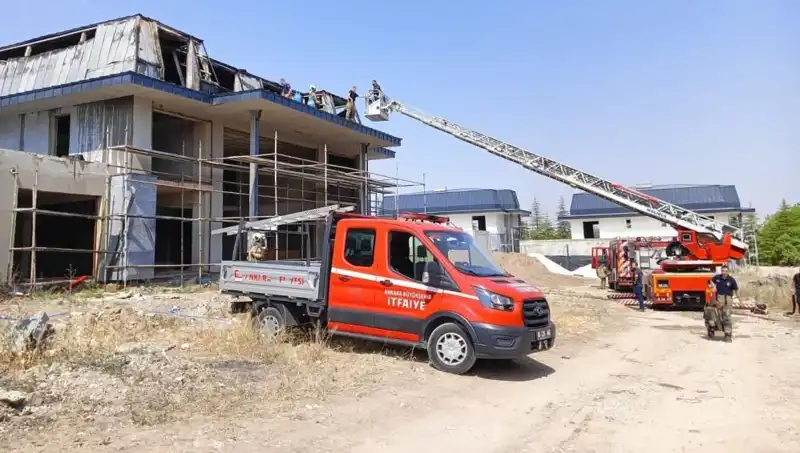 Ankara Gölbaşı'nda Villaların Bulunduğu Alanda Korkutan Yangın Patlak Verdi