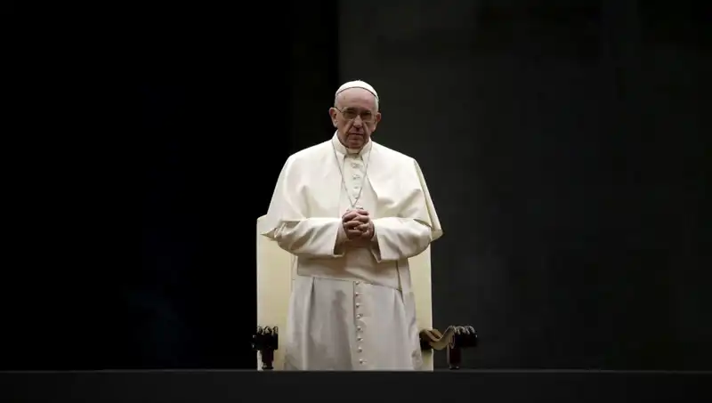 İlklerin Papası: Kapıcılıktan Vatikan’a Giden Yolda Francis’in İnanılmaz Hikayesi