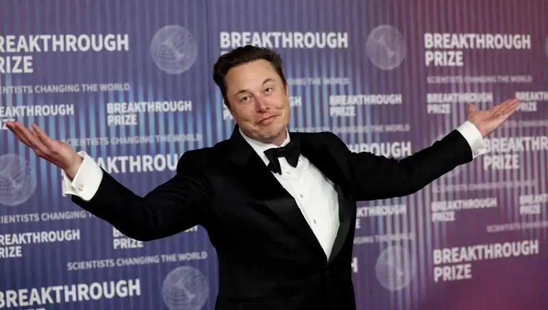 Elon Musk, X'in Yeni Mesajlaşma Özelliğini Duyurdu: Flört Sitesi Mi Oluyor?