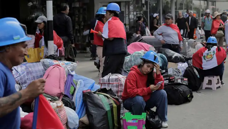 Peru'daki Madenciler Sokakları Alan Protestolar Gerçekleştiriyor