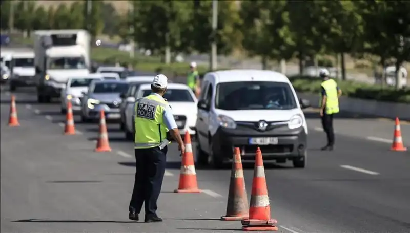 Tüneli Kapatan Konvoy: Şehirler Arası Yolculukta Büyüleyici Protesto