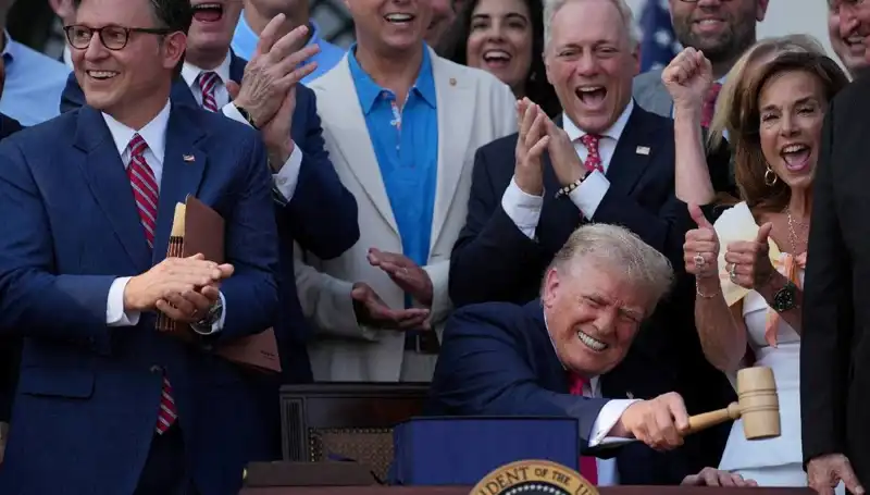 Trump’tan Büyük ve Güzel Yasa Tasarısı: Ülkenin Dönüm Noktası Olabilir!